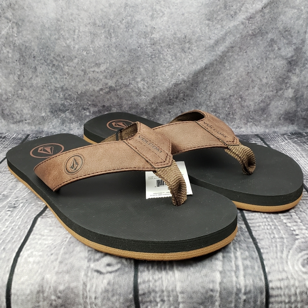 New Volcom mens Sz. 7 Tan & Black. Comfortable slides. Sharp looking